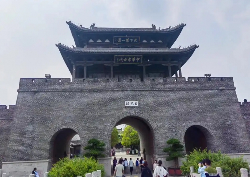 伴游台儿庄古城一起领略古城战役的先辈事迹